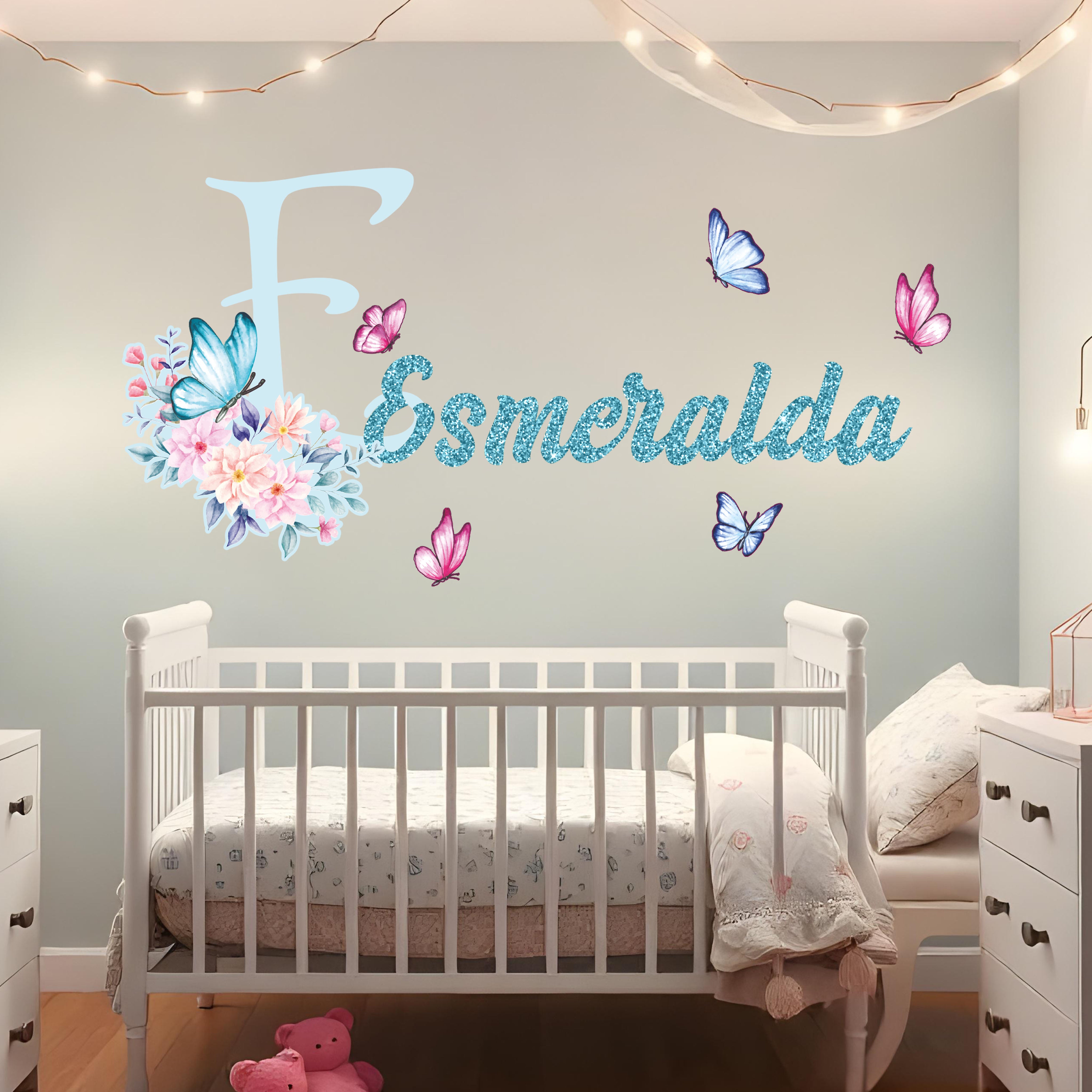 Adesivos de Parede Personalizados com Nome para Meninas - Decoração Infantil com Borboletas e Flores - Vinil Decorativo para Quarto Infantil